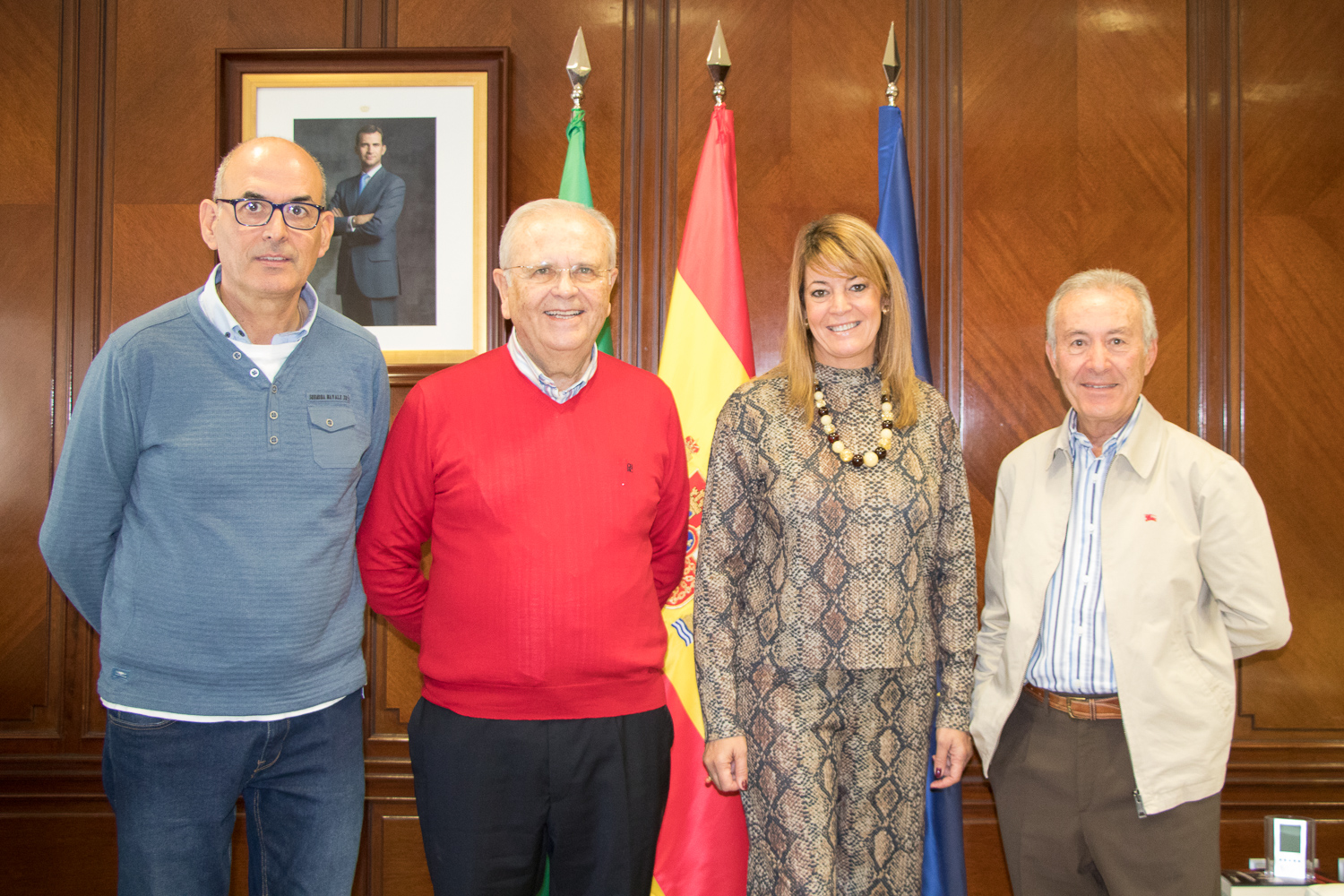 presidenta de la Autoridad Portuaria de Huelva Pilar Miranda (2) presidenta de la Autoridad Portuaria de Huelva Pilar Miranda con el economato solidario resurgir