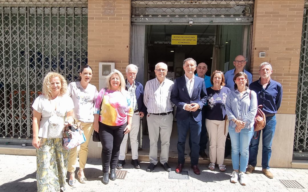 El ayuntamiento de Moguer, con el Economato Solidario Resurgir